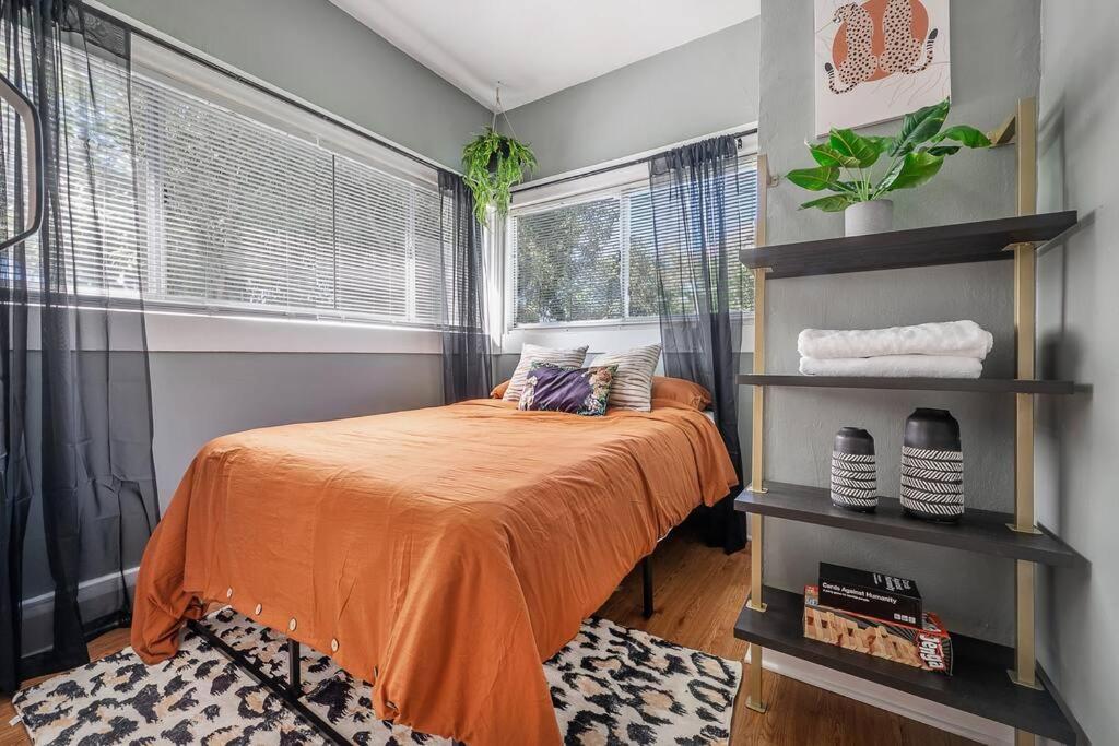 Jungle Themed Apt. Close To Coffee, Food + Shops! تامبا المظهر الخارجي الصورة